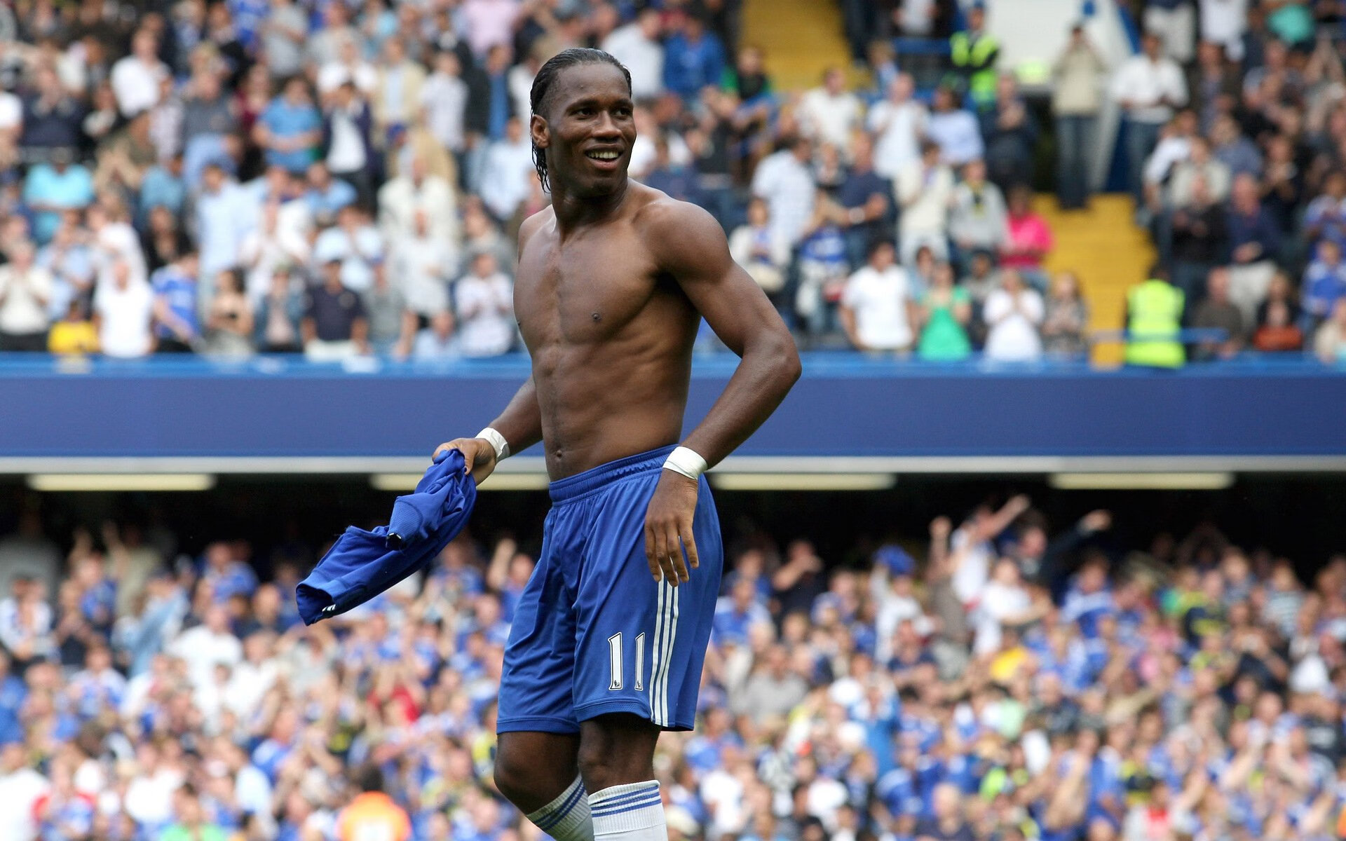 全黑队的速度和耐力让他们在比赛中始终占据优势，全黑队战舞